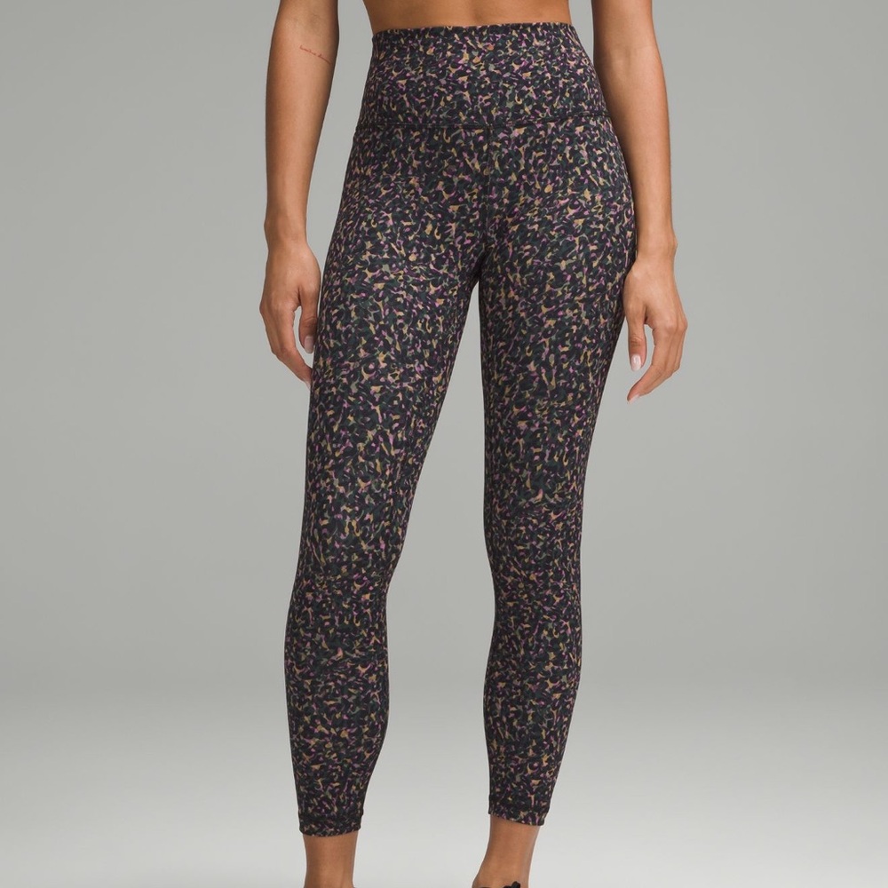 NWOT! Lululemon Wunder Train High-Rise Leggings - size 8